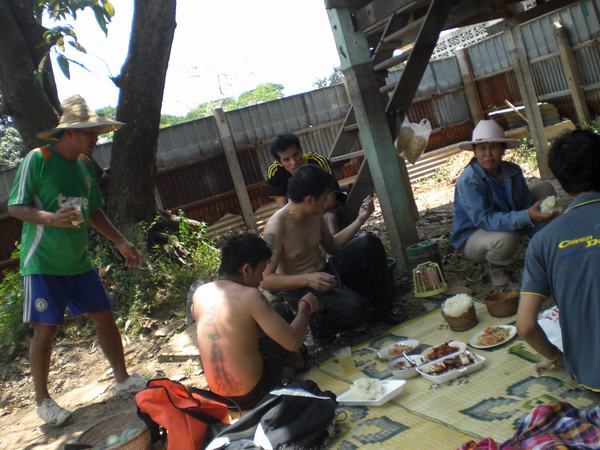 เบรกกินข้าวครับ :cheer: