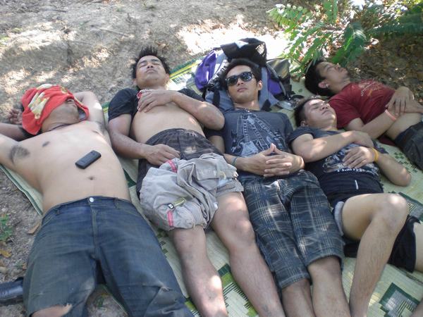 นอนพักรอ รถมารับกลับบ้านครับ :cheer: