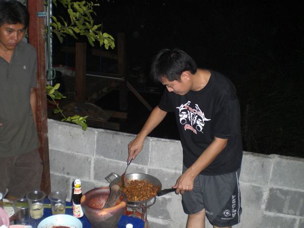 กำลังครับ อย่าเพิ่งหิว :cheer: