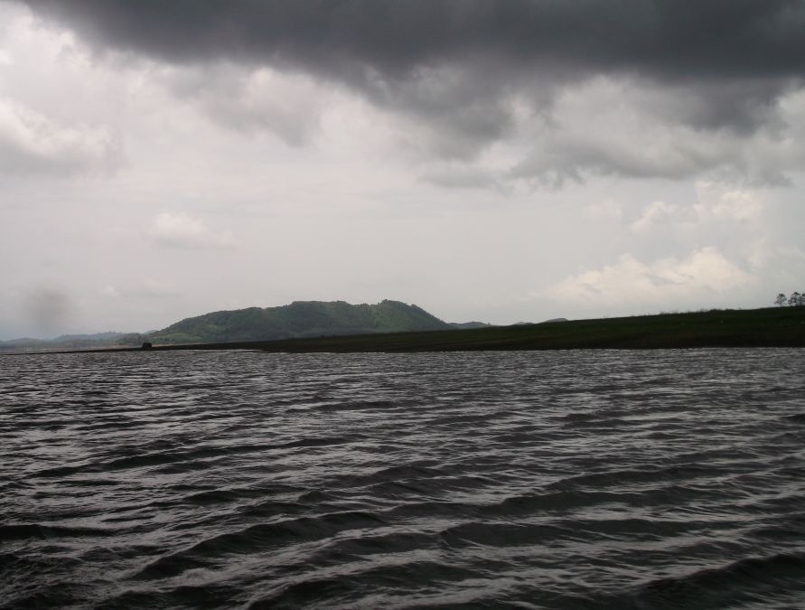 ลากันด้วยภาพนี้ครับ ฝนมาต้องรีบกลับ :love: :love: :love: :love: :love: :love: :love: