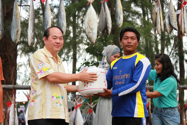 คนนี้กัปตันเรือผมนะครับ  พี่นพ เรือโชคนพดลครับ   :grin: :grin: :grin: :grin: