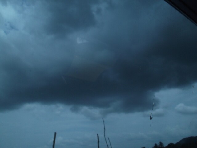     ฝนมาดำทมึนเลยวุ้ย...งานงอกแล้ว เอกเอ๋ย... :laughing: :laughing: :laughing: