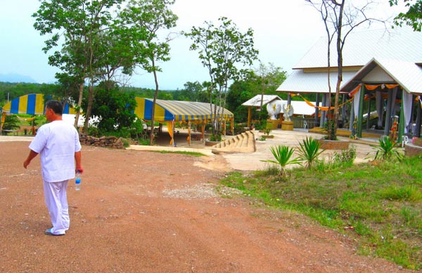 188

แวะเข้าหนองบัวแดง
เจริญปุระนครเมืองเก่า
มีตำนานเล่าขาน
