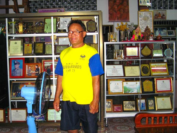 403

โล่ห์รางวัลมากมาย
หลายหน่วยงานภาครัฐมอบให้
แต่ไร้ผู้เดินตาม
