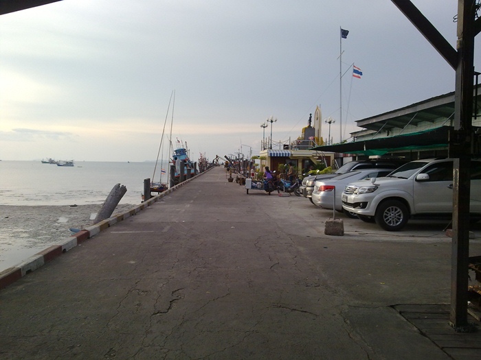 ถึงที่หมายเกีอบ 17:00 น.เพราะลงเรือตอนห้าโมงเย็นครับ :laughing: :laughing: