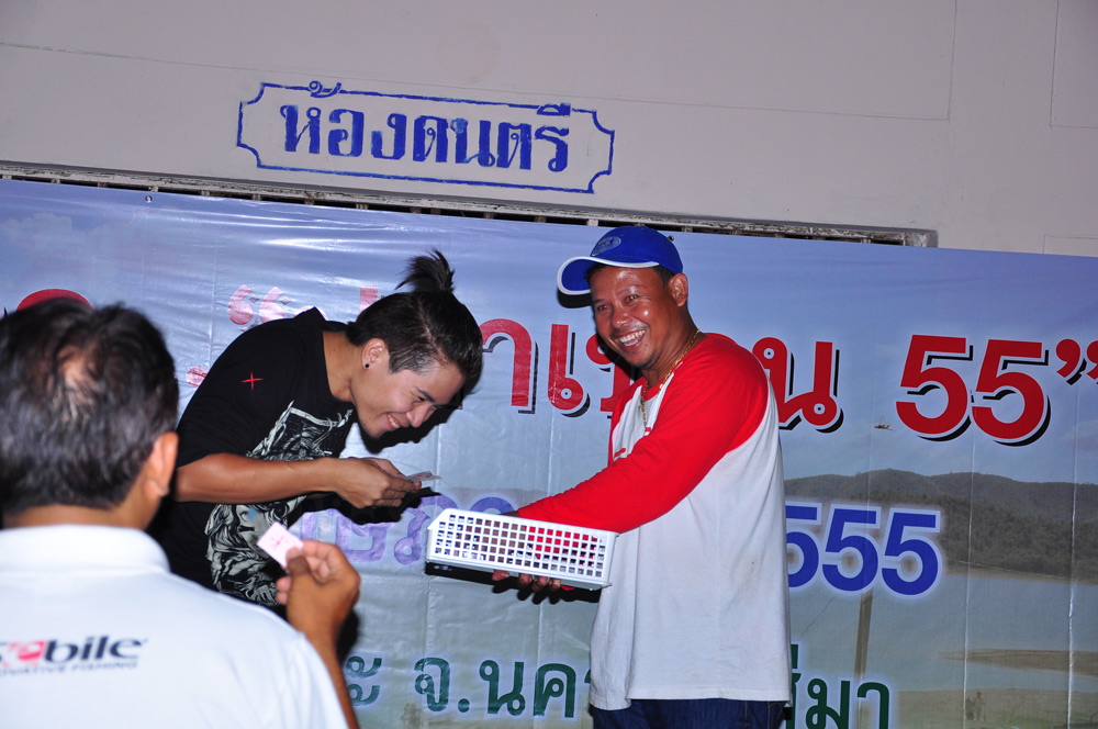 ถ้าจำไม่ผิดน่าจะเป็น น้าแชมป์ นะครับ

 :grin: :grin: :grin: