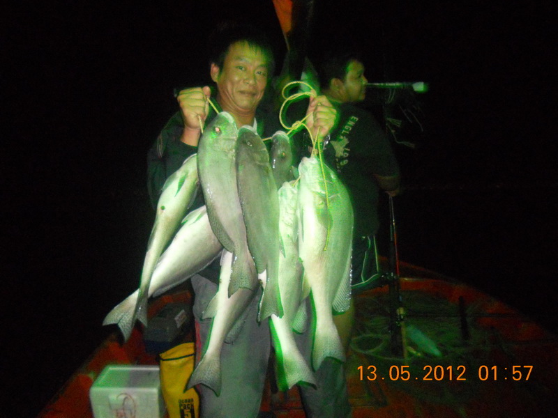 ลากันด้วยภาพนี้ครับ...เพียงพอแล้วสำหรับทุกคนบนเรือ..ตกแต่พอเพียงเพื่อใช้แต่พอเพียงเพื่อโลกของเราครับ