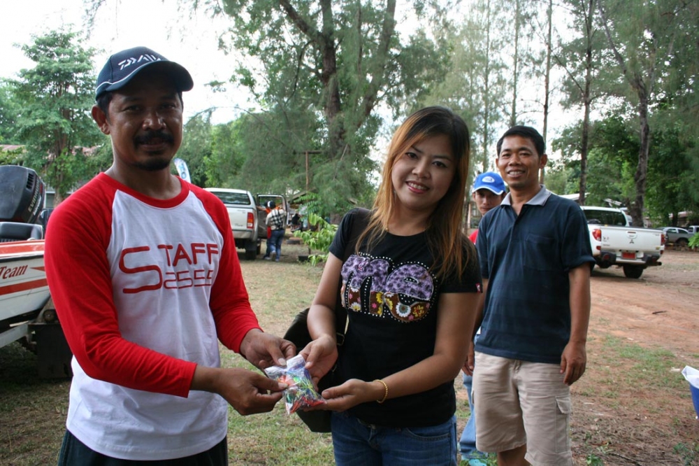 ขอบคุณป้าหนิง กับน้าฐา มากครับ.. :prost: :prost: