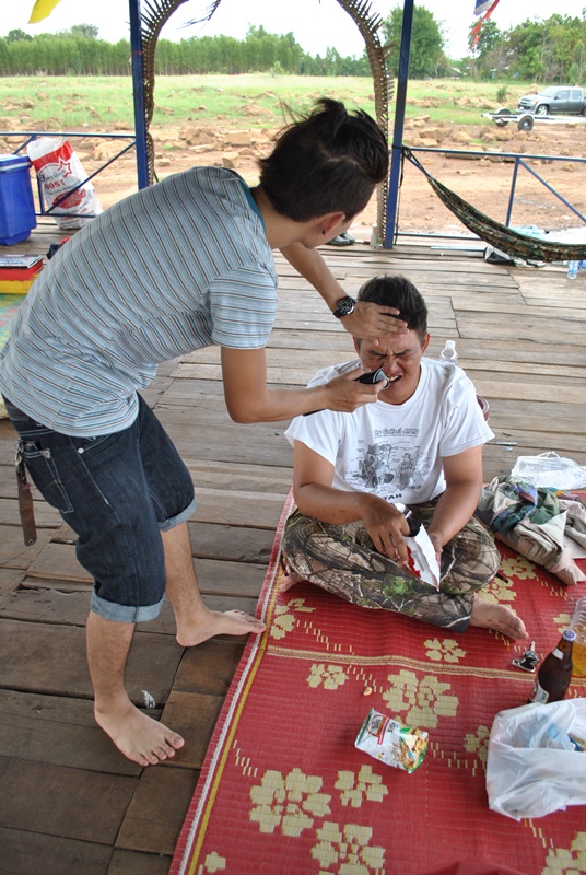 หมั่นใส้ครับ สั้นๆเลย    :laughing: :laughing: :laughing: :laughing: :laughing: