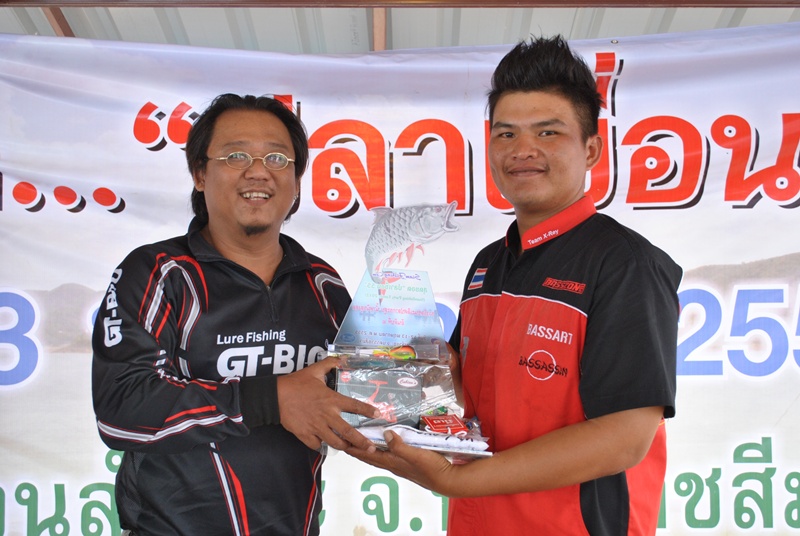 เจ้าสำนักแปดริ้ว อันดับ 2 ปลากระสูบ สุดยอดปลาเขื่อน หล่อไม่พึ่งหน้าตาเลยเนอะ  :cool: :cool: :cool: :