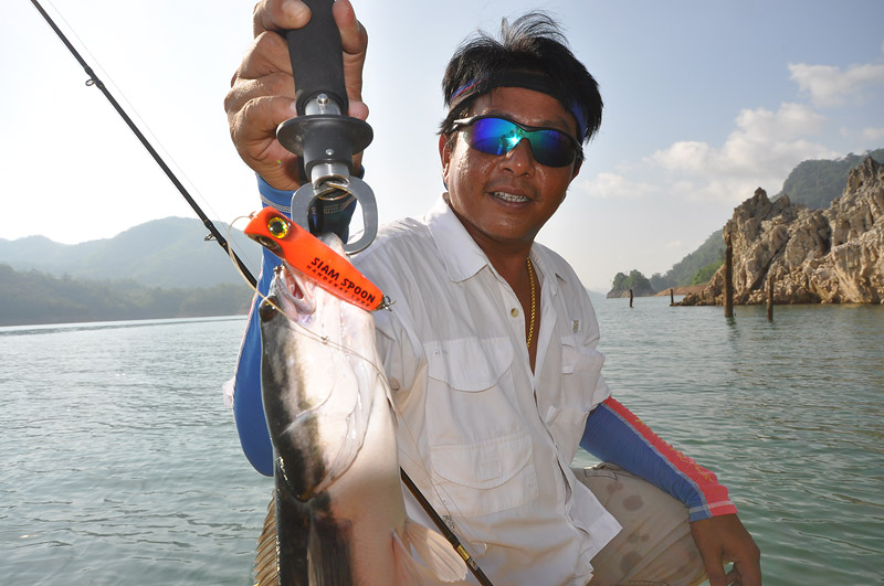 [b]ชัดๆอีกสักภาพ กัดเหยือ Siam spoon สีส้มตัวจิ๊ดดดดด.....[/b] :grin: :grin: