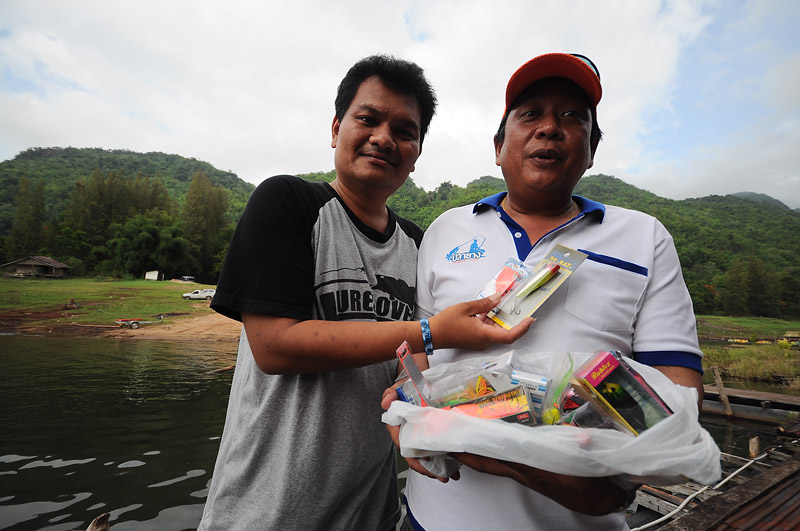 [b]ชนะเลิศปลากระสูบใหญ่ ได้แก่.....น้ากบ ปลายางครับ

ยินดีด้วยนะค๊าบบบบบ[/b] :cheer: :cheer: :chee
