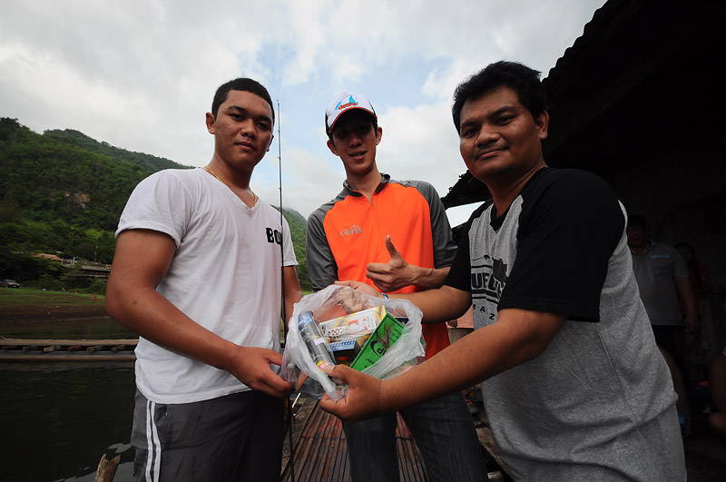 [b]ชนะเลิศปลากระสูบรวมสูงสุดได้แก่....... น้าบอม action lure  และ น้าเพชร ปลายาง


ยินดีด้วยนะค๊า