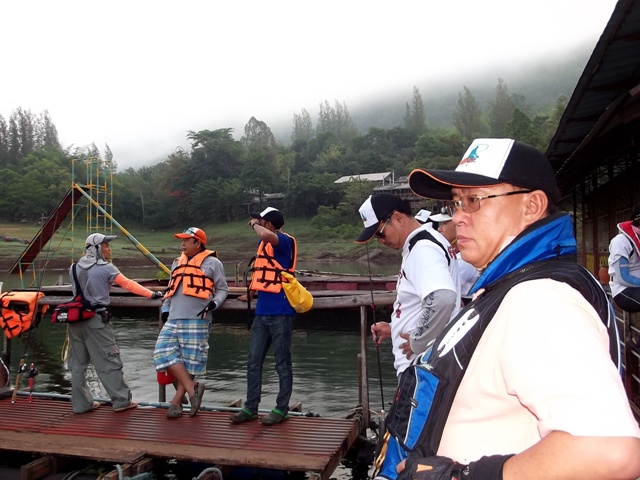 หน้าแต่ละคนอยากลงเรือเต๊มที่แล้ว
 :laughing: :laughing: :laughing: :laughing: