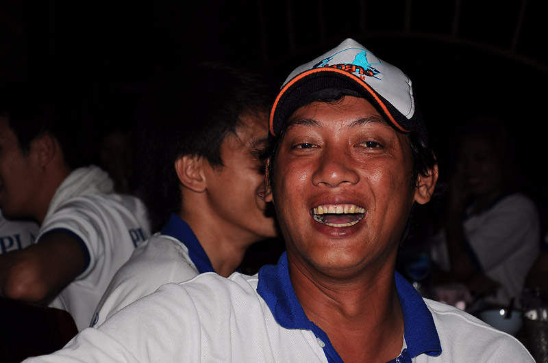 [b]อันนี้ยิ้มหรือว่ากำลังเยิ้มเนี่ยยย...[/b] :laughing: :laughing: :blush: