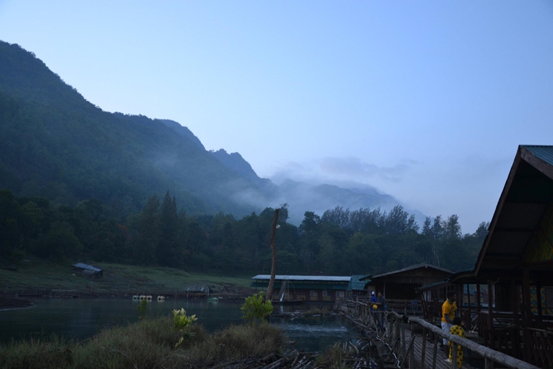 ตัดมาที่ แพเลยนะครับ บรรยากาส ยามเช้าดีมาก :love: :love: :love: :love: :love:
