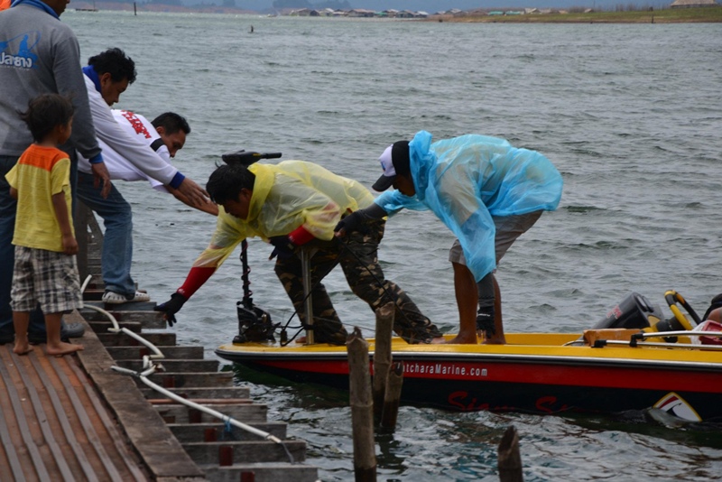 เรือ น้าโม่งก็เข้ามาที่แพ แล้วเช่นกัน เป็นไงบ่างนะ :grin: :grin: :grin: :grin: :grin: :grin: