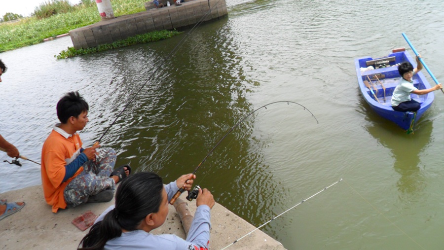 

       ทํามัยเร็วขนาดนั้นละ..นังแอ้ เรือเขายังไม่ทันออกเลยเอ็งจั่วขึ้นมาแล้ว..

         ""ป