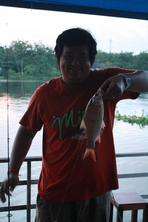 ปลามันตัวเล็กหรือว่าคนตัวมันใหญ่วะเนี่ยเพื่อน :laughing: :grin: