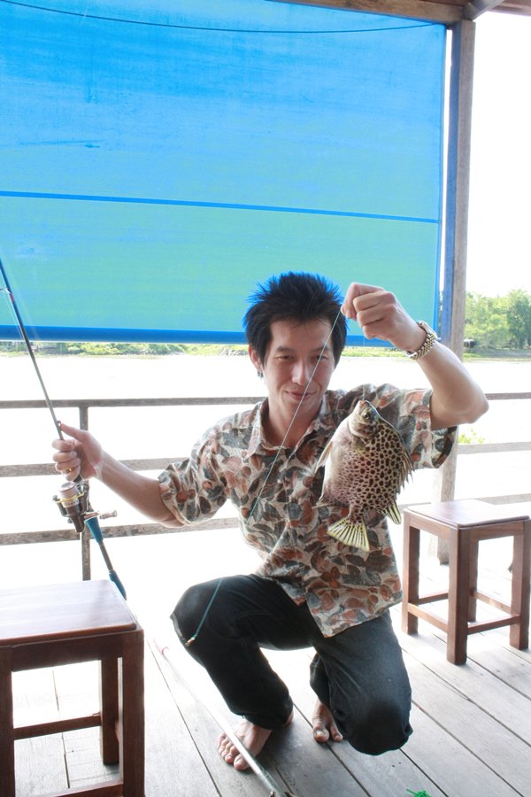 ตะกับกินขนมปัง :laughing: :laughing: