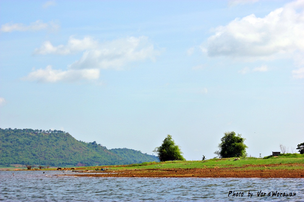 บรรยากาศที่เรือขับผ่านครับ  :laughing: :laughing: