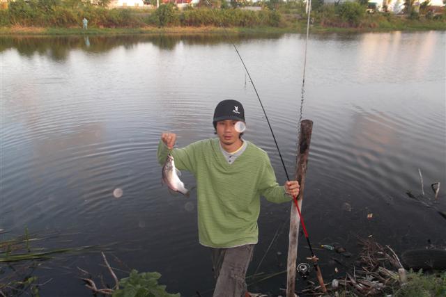 น้าท่านนี้โดนอีกแล้ว :umh: :umh: :umh: