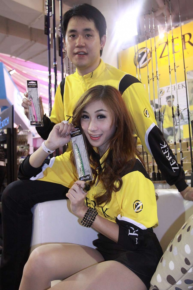  :smile: :smile:

น้องพีครับ รุ่นน้อง AC 113

เพิ่งกลับมาจากเกาหลี รีบมาร่วมงานทันที :cheer: :ch