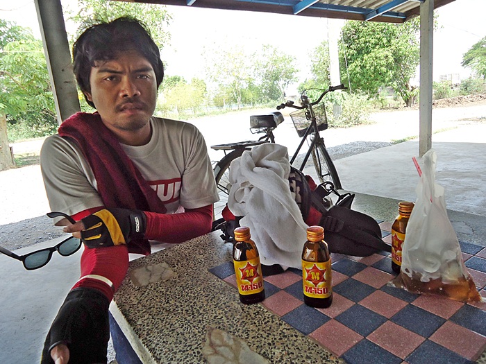 ก็เลย..แว๊นซ์ ไปจอดพักกินน้ำ โด๊ปสารกระตุ้นกัน ซักหน่อย  :cool: :cool: :cool: