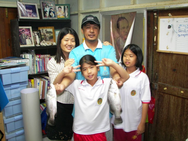 สรุปว่าไม่ได้เอาเรือลงน้ำครับ  พาลูกเมียไปนอนกินแห้วใต้พานเปรมครับ

รูปเก่าครับ :grin: