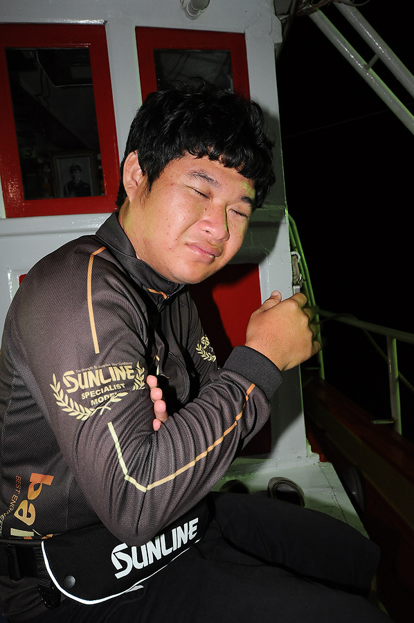 โปรเม่น่อึมครึม เอาปากเกยกราบเรือซะหน้าบวมเลยเหรอเนี่ยยยยยยยยยย่ ไม่รู้ว่ากราบเรือมันมีพิษขนาดนี้น่ะ