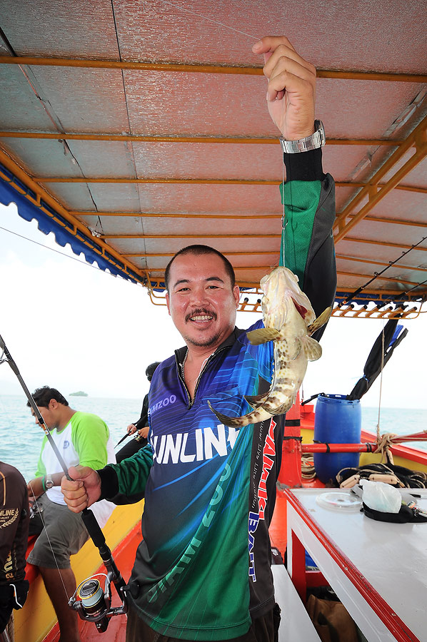 ภาพเมื่อกี้ไม่หล่อจัดใหม่ ๆ เอาแบบหล่อเลยน่ะพี่ แผล่บ ๆ ๆ ๆ ๆ :laughing: :laughing: :laughing: :laug