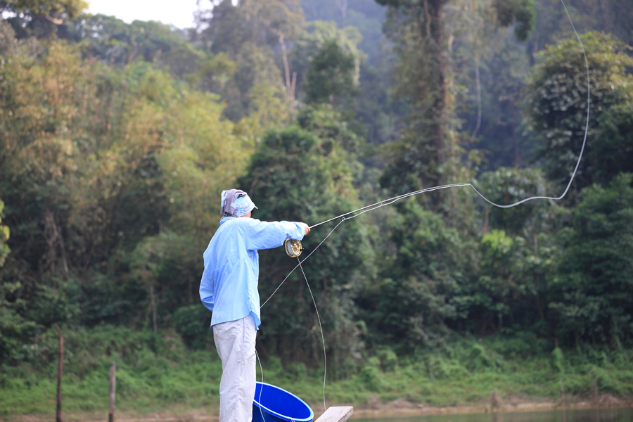 ลองล่องเรือตกดูบ้างครับเดินเข้าป่าหลายวันแล้ว