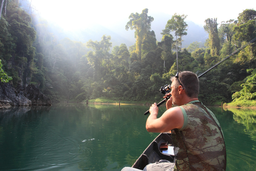 เราขับเรือหาหมาย เช้านี้อากาศดีมากครับ 