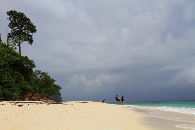 บรรยากาศเกาะไผ่  หาดทราย ขาวละเอียด 