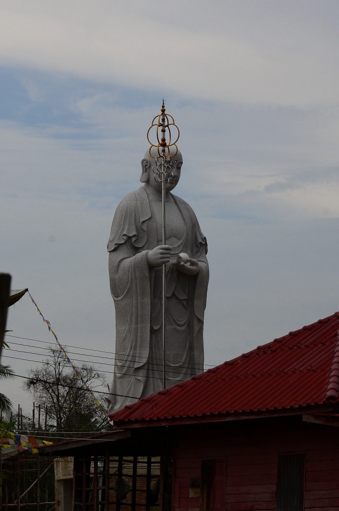 พวกเราขับผ่านมาทางวันจีน  พระองค์นี้องค์ใหญ่มากคับ :smile: :smile: :smile: :smile: :smile: