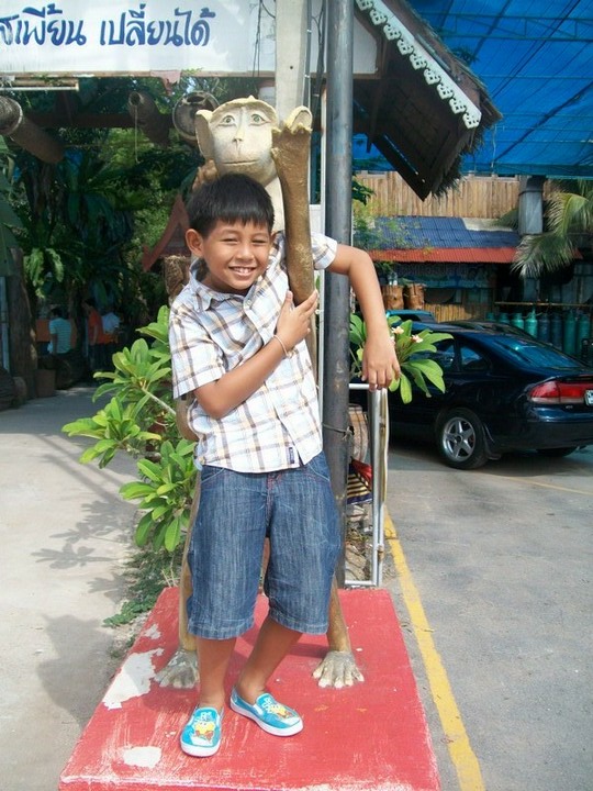 หน้าเหมือนกันเลยครับ  :laughing: :grin: