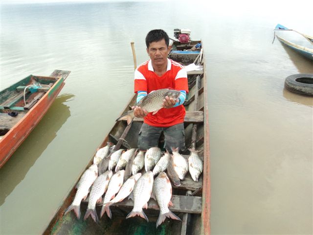 ถล่มฝูงกระสูบยักษ์อ่างประแสร์โดยไต๋สายันต์