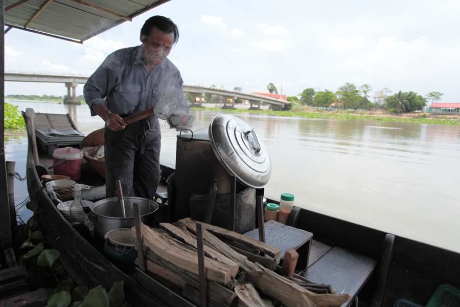 ช่วงเช้าก็พาแพรมาต้อนรับด้วยก๋วยเตี๋ยวเรือก่อนเลยครับ