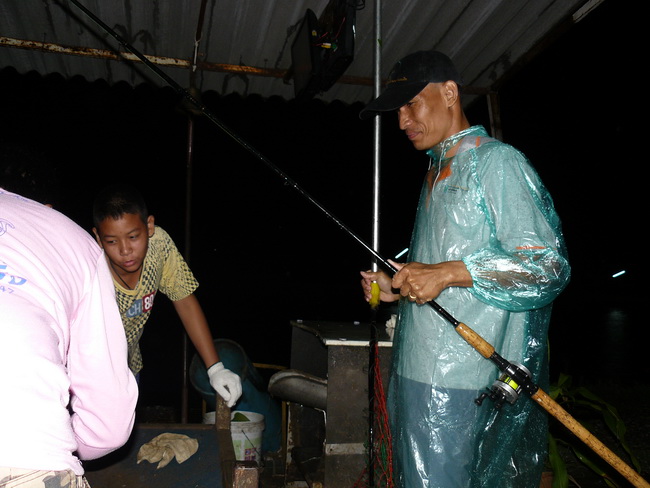 แต่เสียวไม่ใช่เล่นต้องปลาของ พี่โจ เอเชีย ทีมงานบ่อพรหมมาสตร์ ตัวนี้ 4.45 kg นิ่งนาน(ปลาแจ๊คพอตเค้าเ