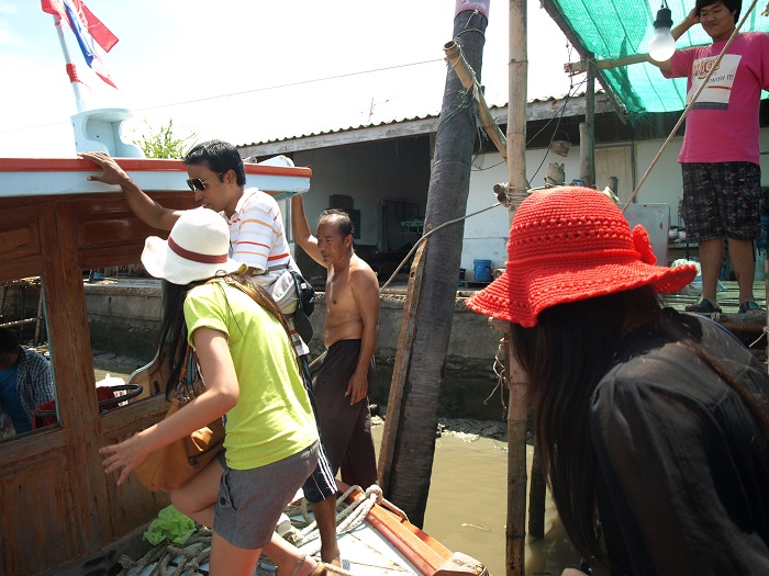 รีบหน่อย เรือจะออกแล้ว