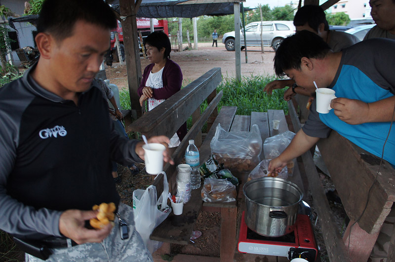 [b]เช้าๆก็ต้องกาแฟร้อนๆ ปาท่องโก๋ อร่อยๆ รองท้องก่อนนะค๊าบบบบบ[/b] :grin: :grin: :grin: :grin: :grin