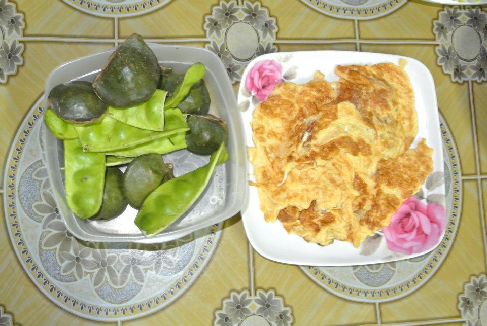 อาหารง่าย ๆ เบสิค ๆ คับ พร้อมด้วยเครื่องเคียงที่สุดยอดแห่งความอร่อย  :umh: :umh: :umh:

หิว ๆๆๆๆๆ 