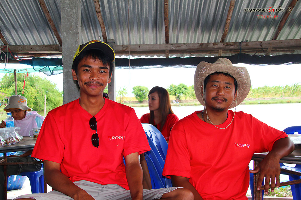อีฟ กับ นะ ไลน์แมนประจำสองข้างสนาม สั่งตรงมาจากไทยพรีเมียร์ลีก  :grin: