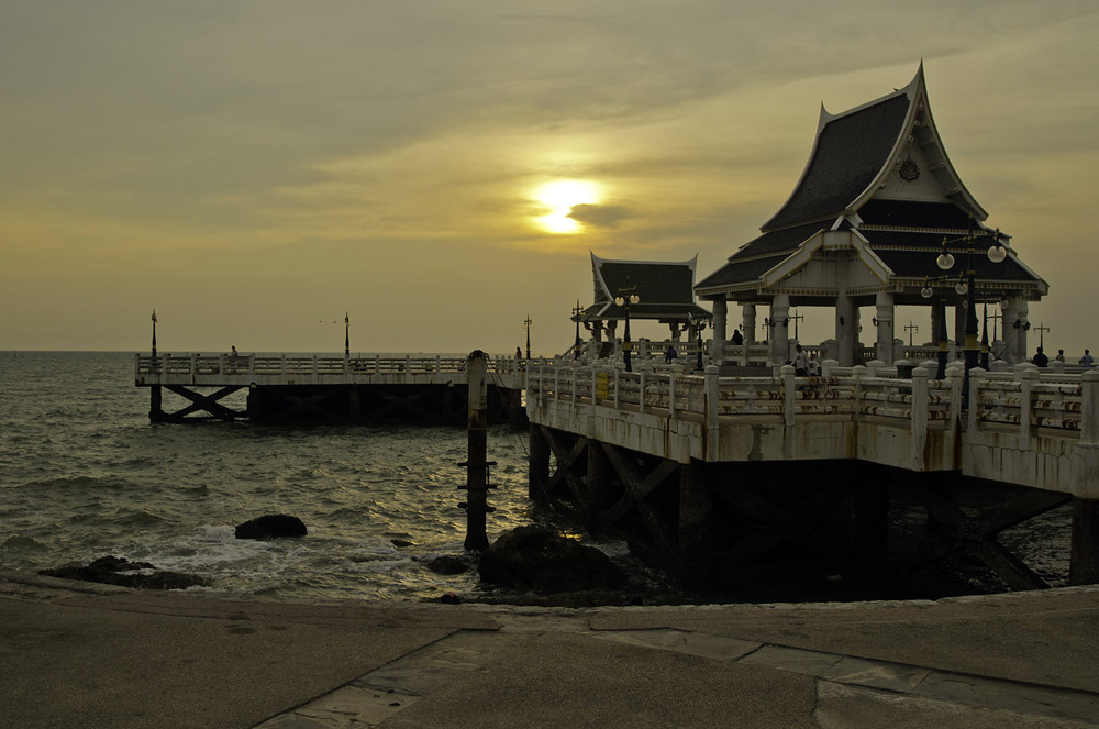 ใบที่เก้า
ในวันที่ฟ้าใสแหลมแท่นมีอะไรที่ถ่ายเยอะครับ :grin:
F14 1/125 ISO100 ที่22mm
ปล ขอบคุณน้า