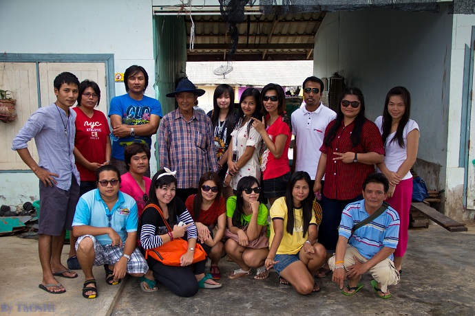 ถ่ายรูปกับลุงนิเจ้าของกระเตงก่อนกลับ