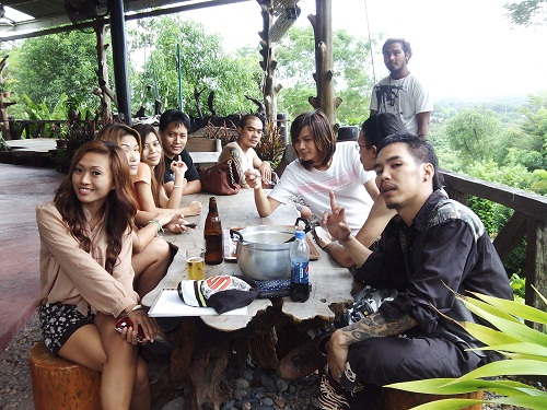 รูปสมาชิกในวงครับฝากน้าๆป้าไว้ด้วยเจอกันที่ไหนมาทักกันนะ :prost: :prost: :prost:
ขอบคุณทุกคะแนนไว้ด