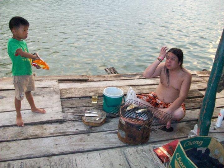 ทานปลาทูย่างกันครับ...ปลาทูจากบ้านครับ..บ้านผมขายปลาทูครับ