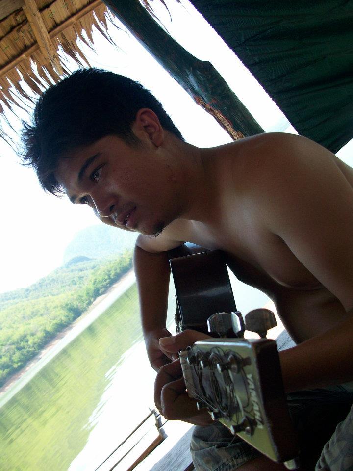 มีนักดนตรีด้วยครับ... :grin: :grin: :grin: