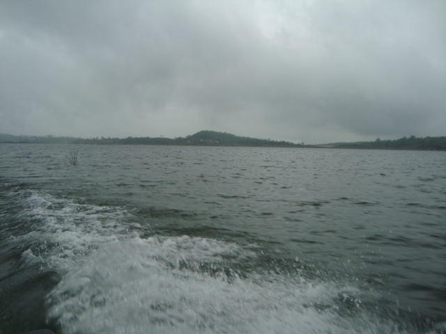 ฝนมาครับ ต้องหาที่หลบฝนก่อน :cheer: :cheer: :cheer: