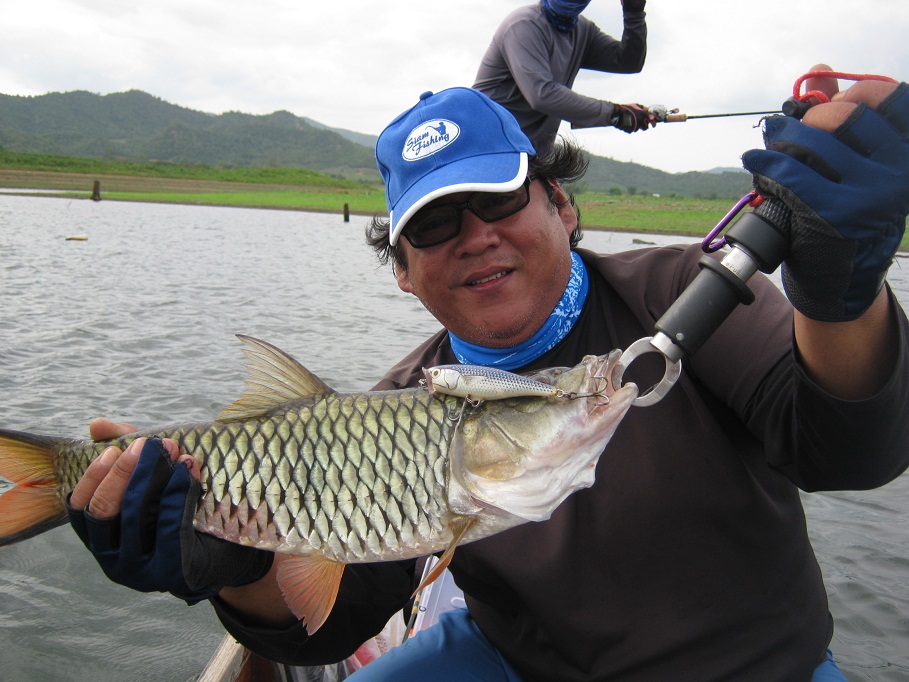 มากัดข้างเรือเลย :cheer: :cheer: :cheer: